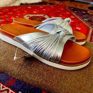 NWT!! Torrid silver sandals. W9 wide. Brand new. Never worn.